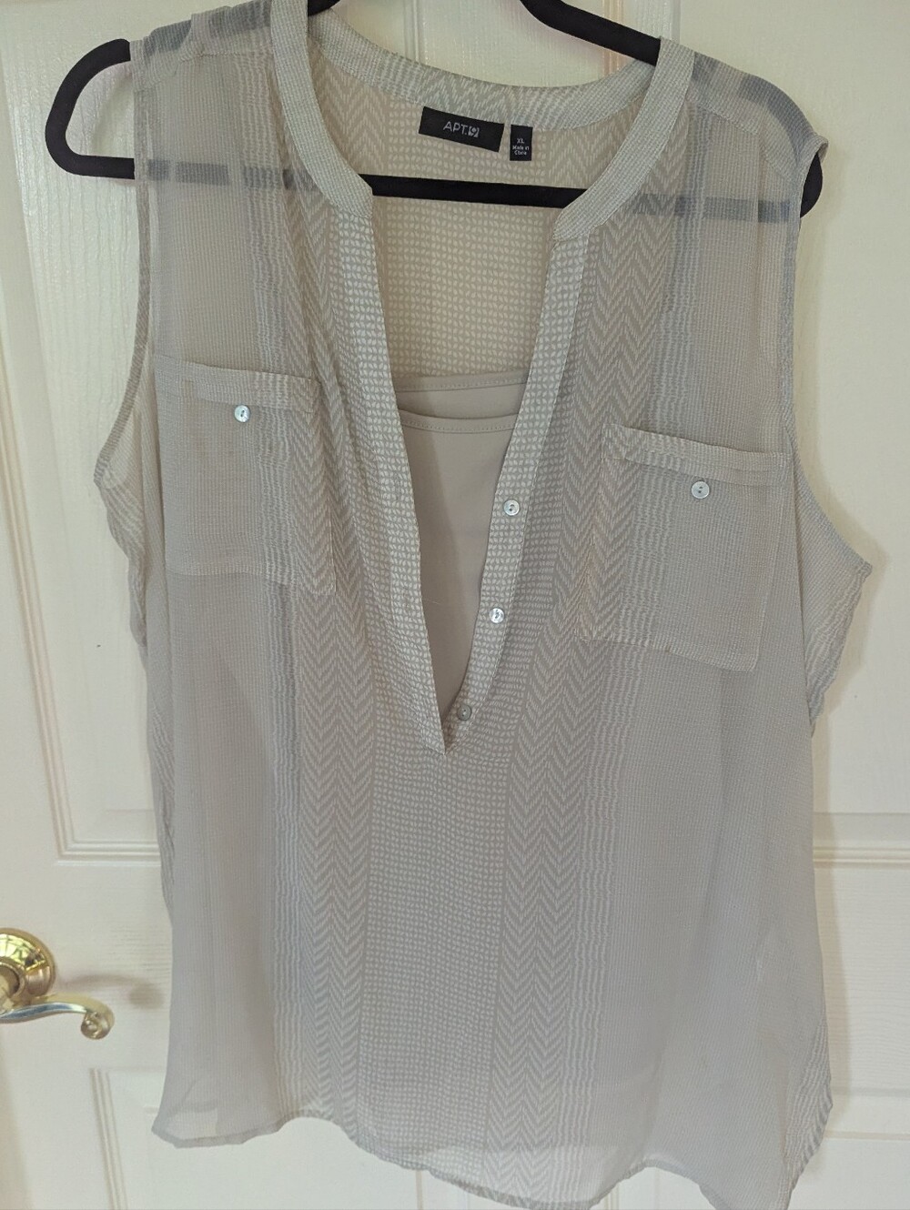 Apt. 9 Women’s XL Sheer Sleeveless Blouse Beige Gray Chevron Button Front Top